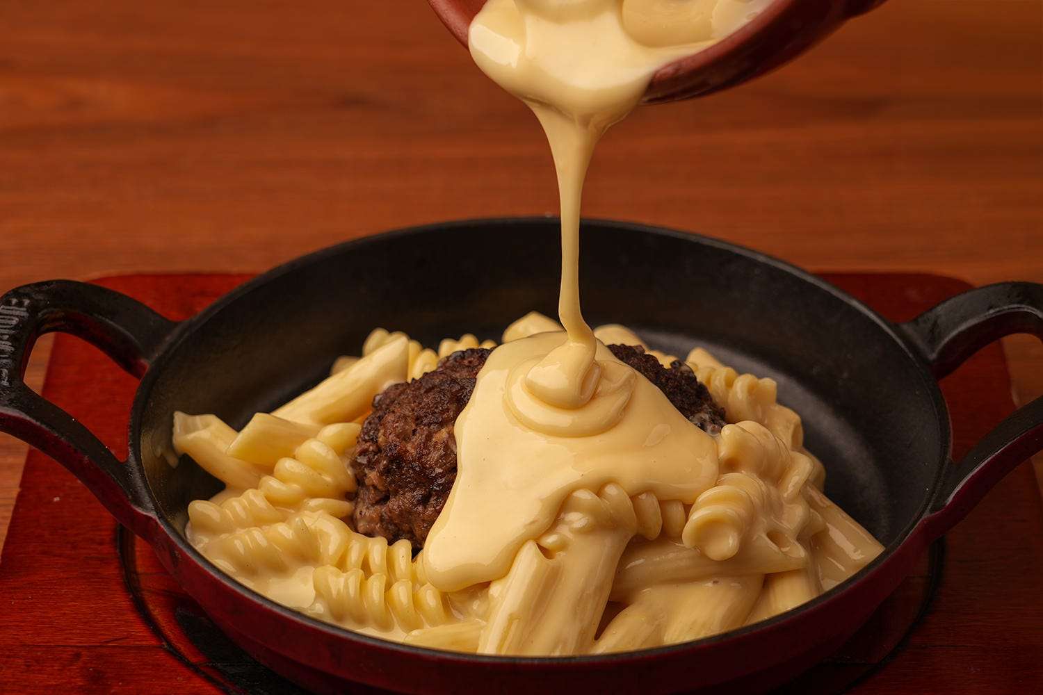 黒毛和牛マッケンチーズハンバーグ