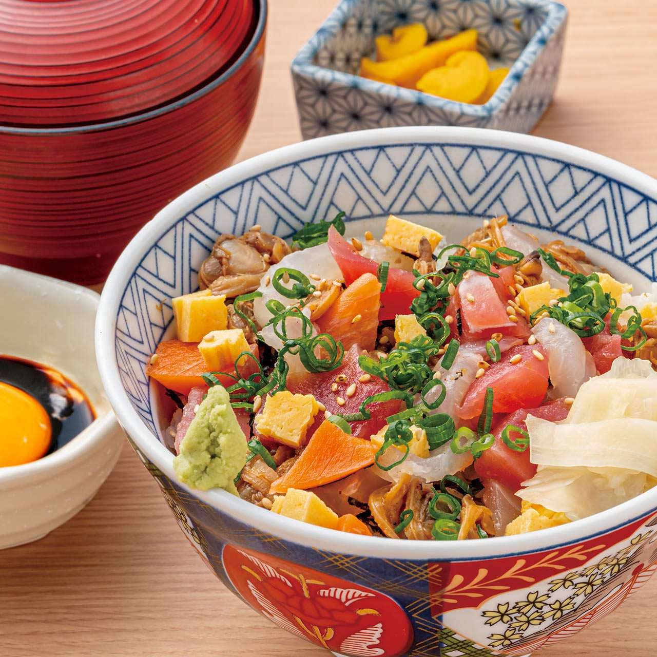 ばらちらし丼　りゅうきゅう黄身ダレ