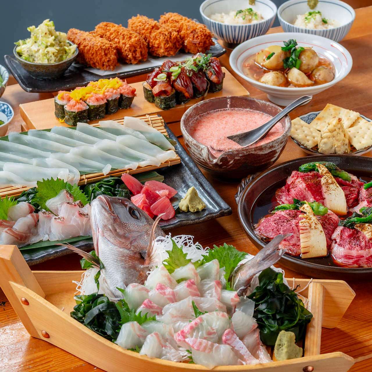 《月火土限定！飲み放題３時間6000円》神経〆真鯛姿造と紋甲イカ昆布〆入刺身4種・和牛明太とろろ陶板蒸し