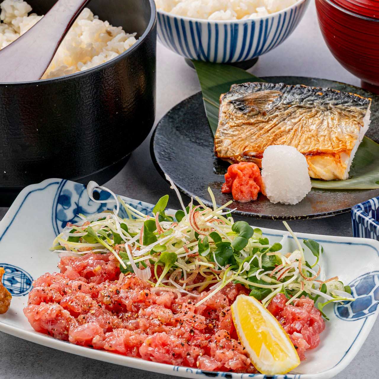 鯛めし食べ放題　マグロの塩たたきと焼き魚