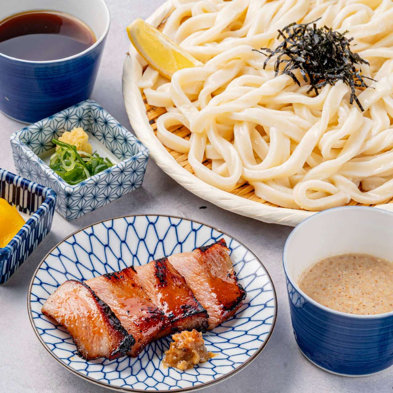 2玉まで同額！武蔵野うどんと豚トロの味噌漬け