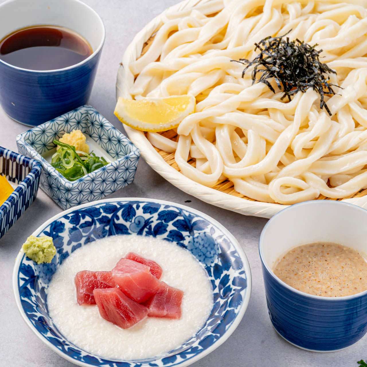 2玉まで同額！武蔵野うどんとマグロの山かけ