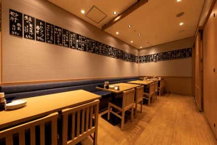 10名様からOK！ゆったりとのんびりテーブル席で絶品の料理をお楽しみください！
