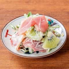 Kiwi and duck ham with mascarpone and white dressing