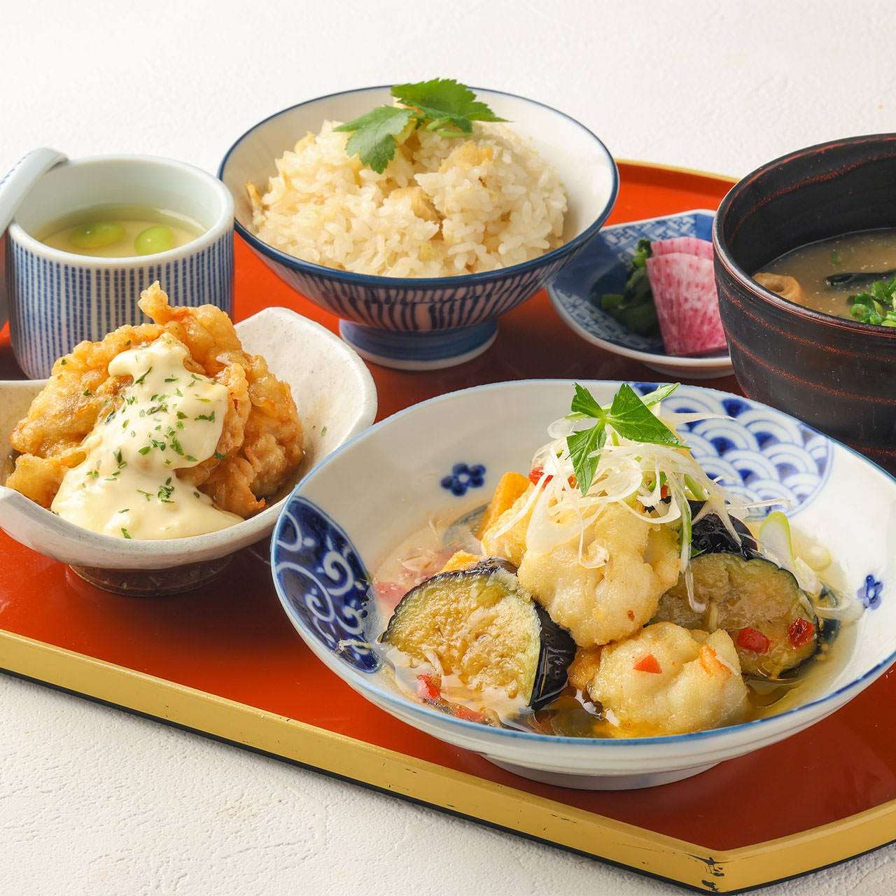 [All-you-can-eat sea bream rice] Deep-fried conger eel and eggplant set