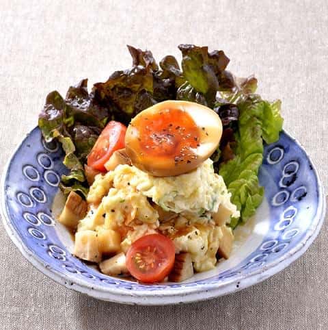 煮玉子といぶりがっこのポテトサラダ