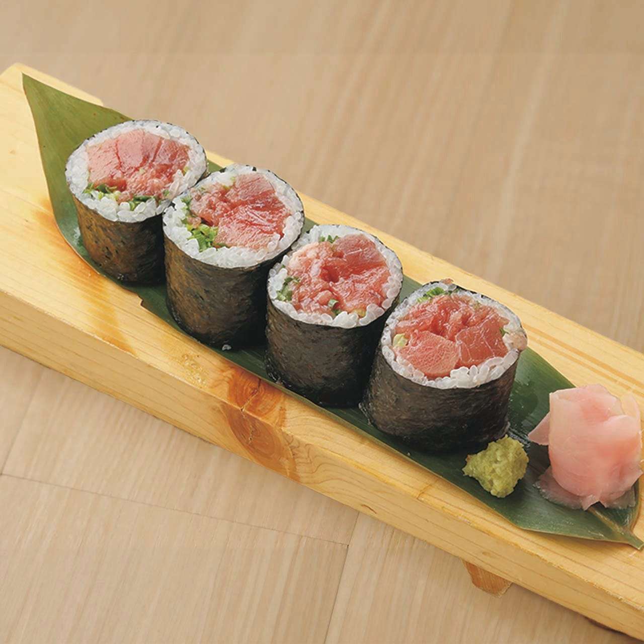 Bluefin tuna rolled with tuna