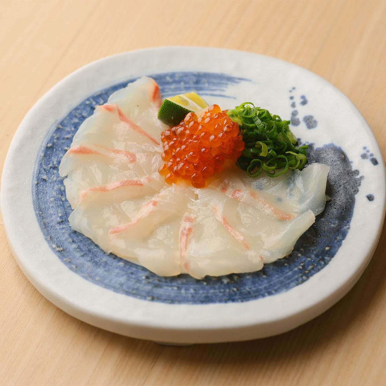 真鯛の薄造り　イクラ卸し醤油