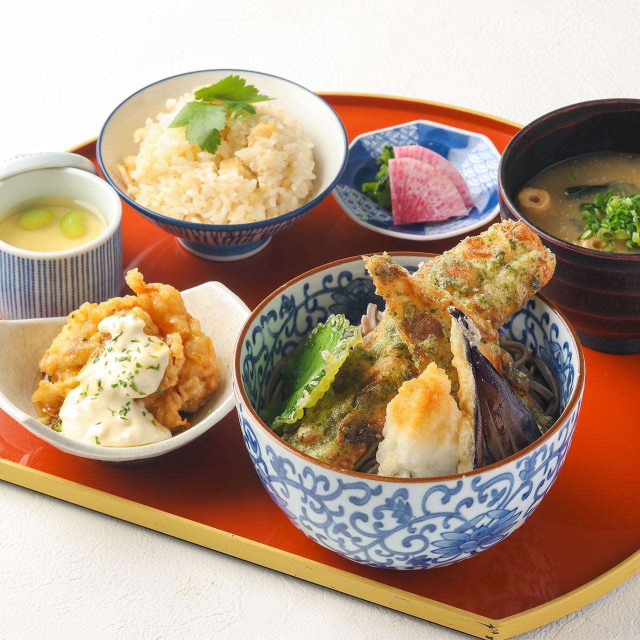 [All-you-can-eat sea bream rice] Deep-fried chikuwa with seaweed and chilled grated daikon radish soba noodles