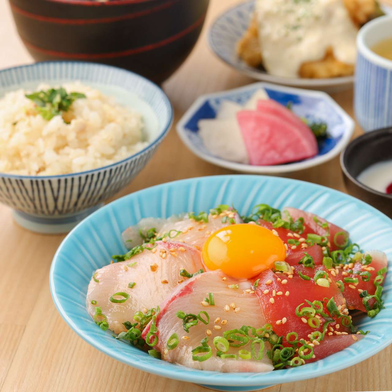 【鯛めし 食べ放題】鰤と鮪の胡麻刺しユッケ膳