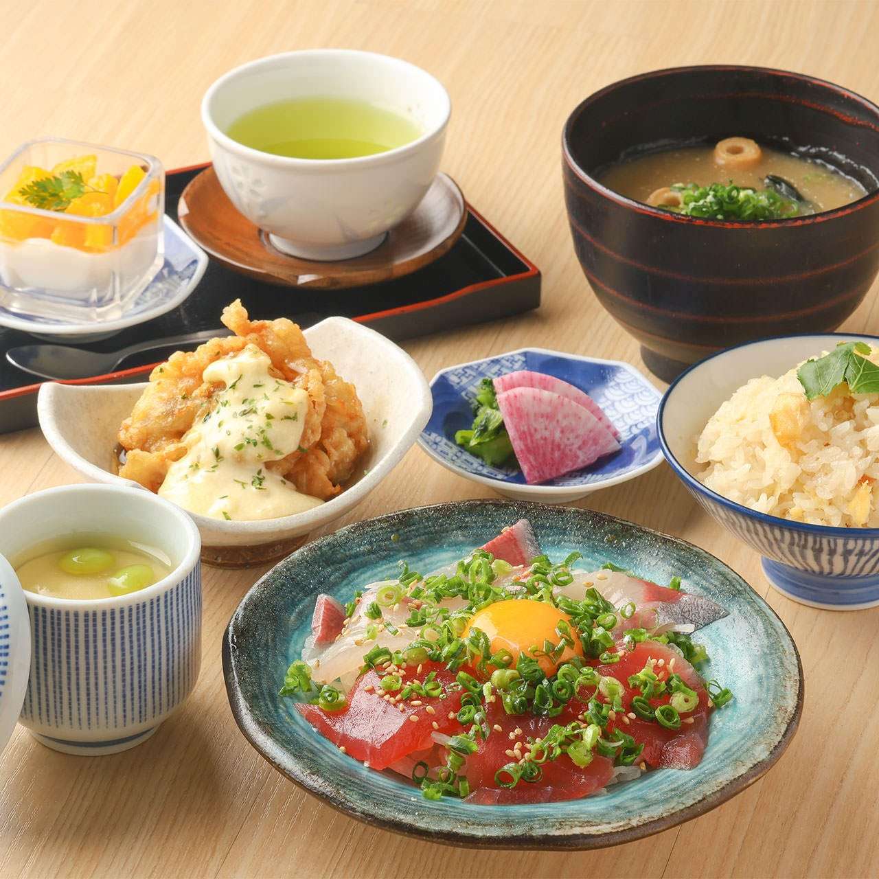 [All-you-can-eat sea bream rice] Amberjack and tuna sesame sashimi yukhoe set