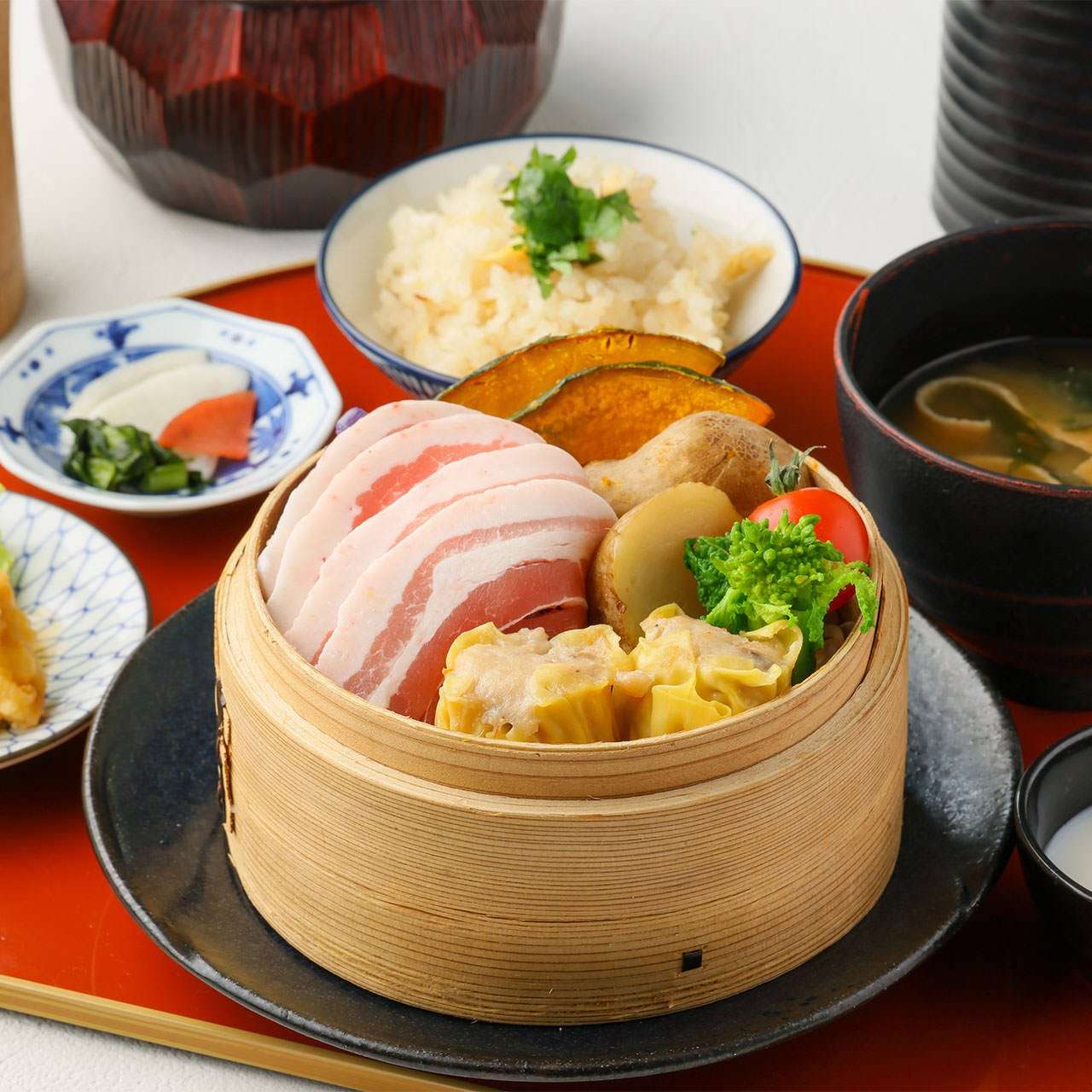 [All-you-can-eat sea bream rice] Steamed black pork and vegetable set meal
