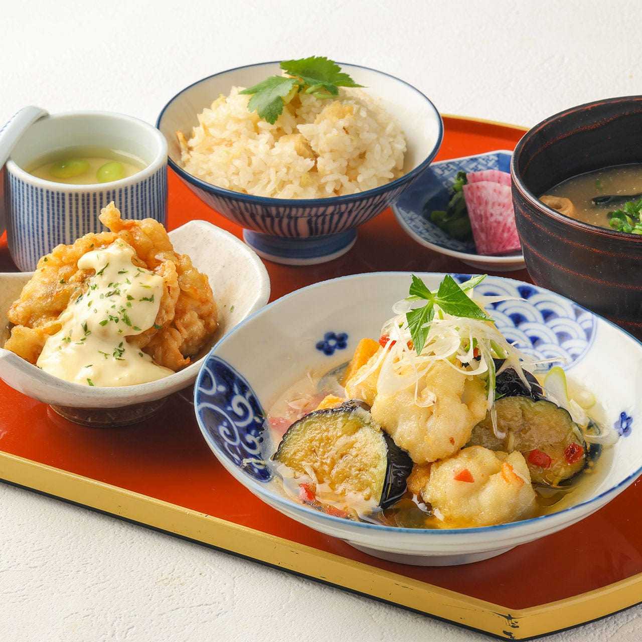 [All-you-can-eat sea bream rice] Deep-fried saury and eggplant set meal