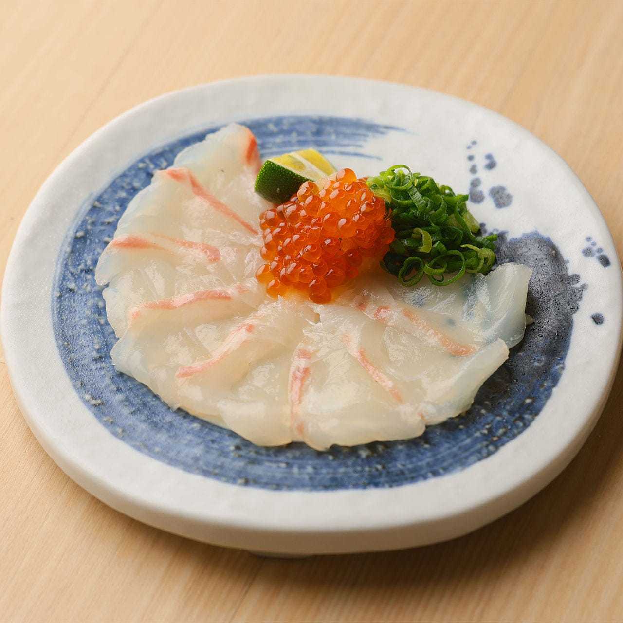 Thinly sliced red sea bream with salmon roe and soy sauce