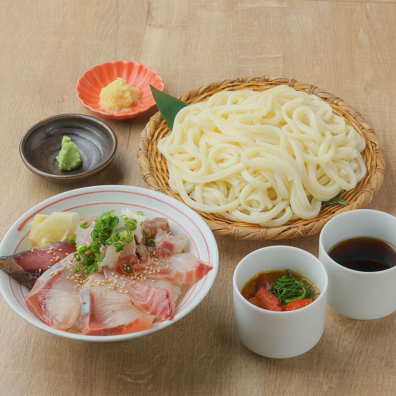 ざるうどんと日替わり海鮮丼定食