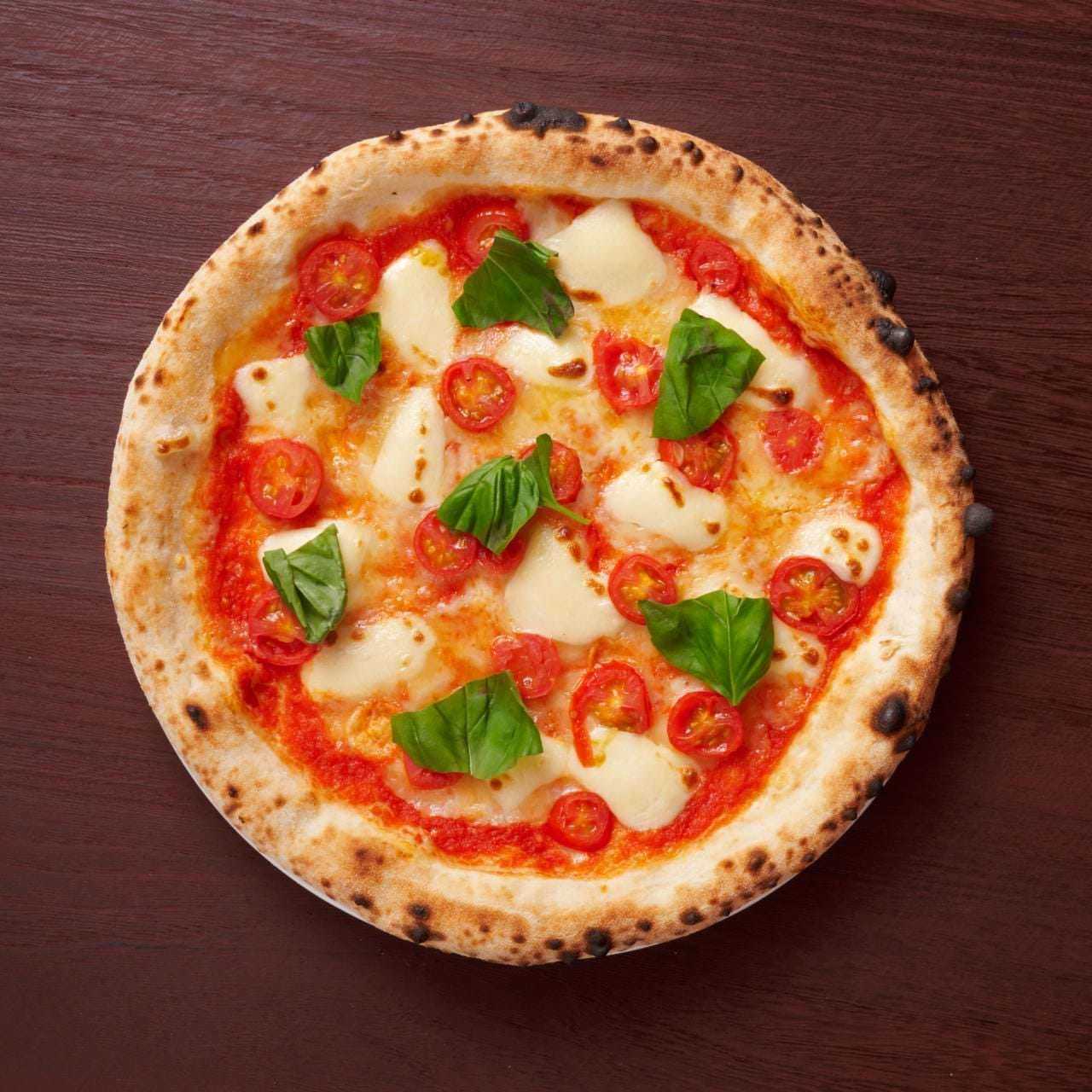 Margherita pizza with plenty of fresh tomatoes!