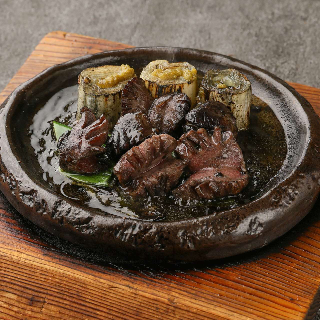 近江鴨砂肝と葱　炭オイル