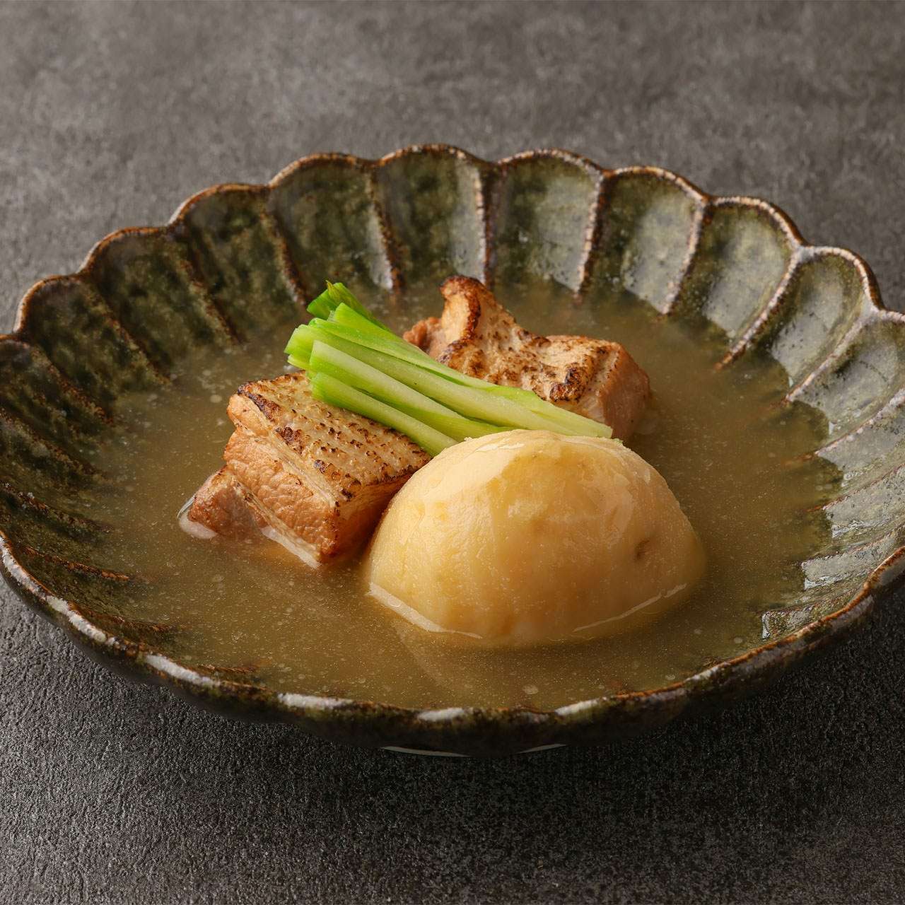 新じゃがいもの塩バター肉じゃが