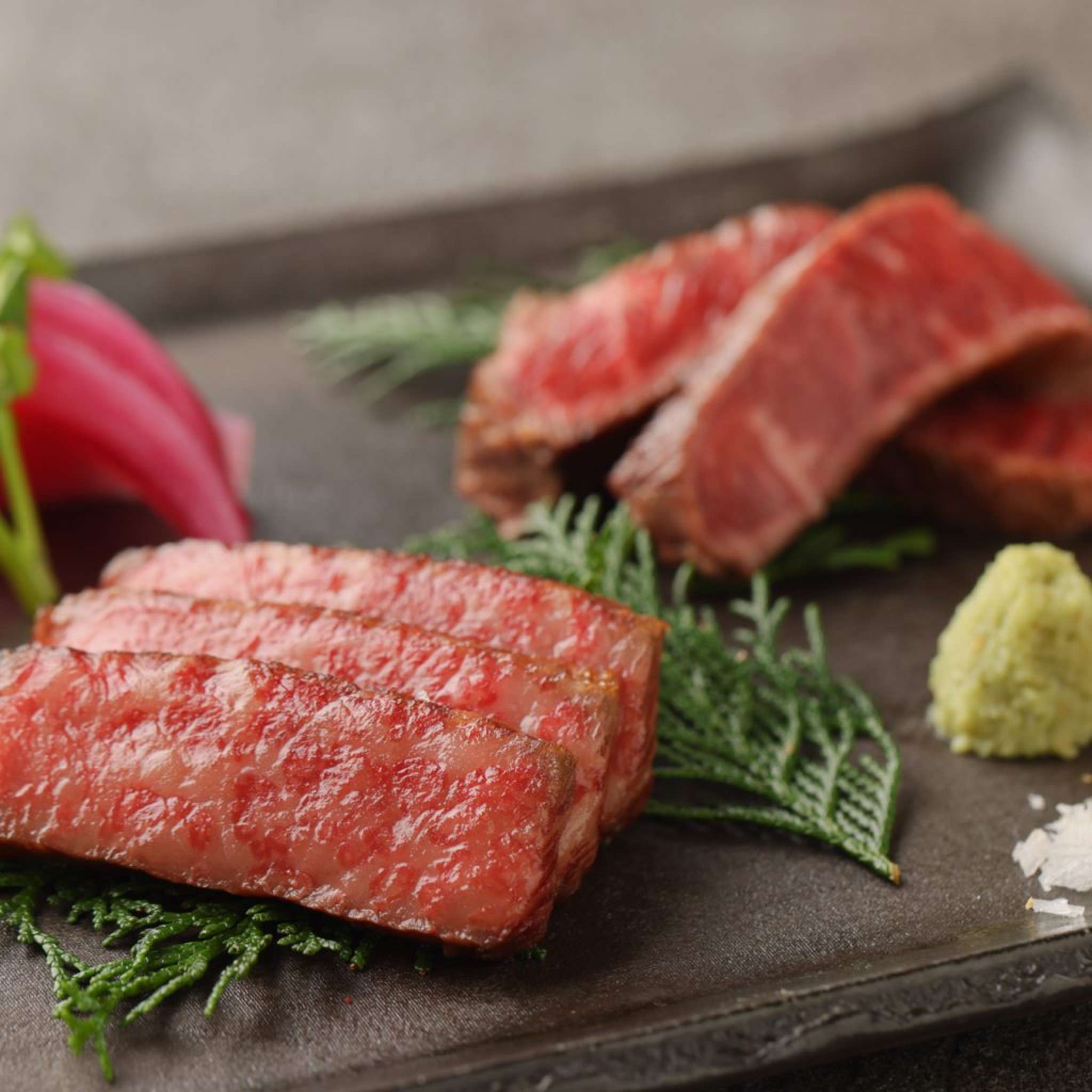 黒毛和牛　サーロイン・赤身肉ステーキ２種食べ比べ