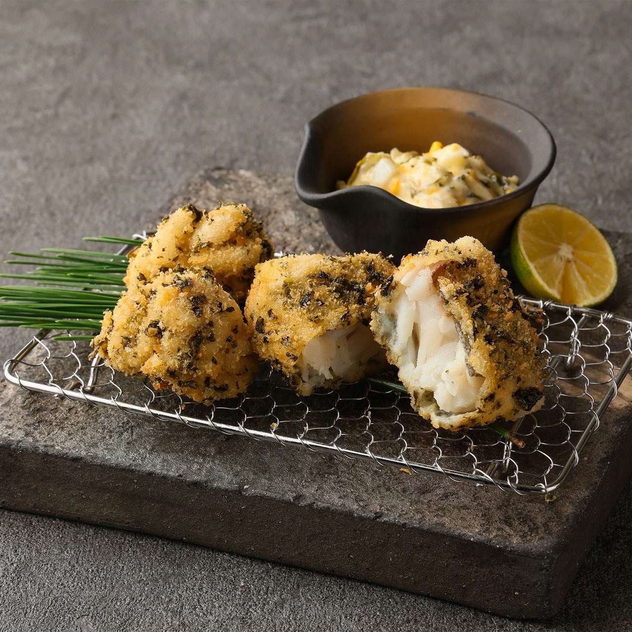 鱈と白子のあおさ衣揚げ　すぐき漬タルタルソース