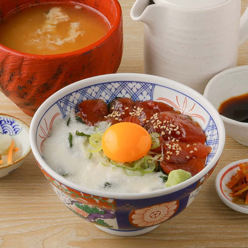漬けマグロ月見とろろ丼（鯛めし食べ放題つき）