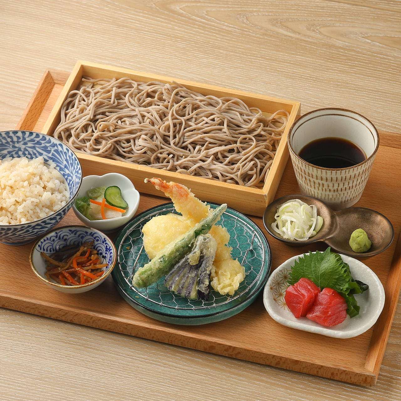 天婦羅せいろ蕎麦　まぐろブツ刺し御膳（鯛めし食べ放題付き）