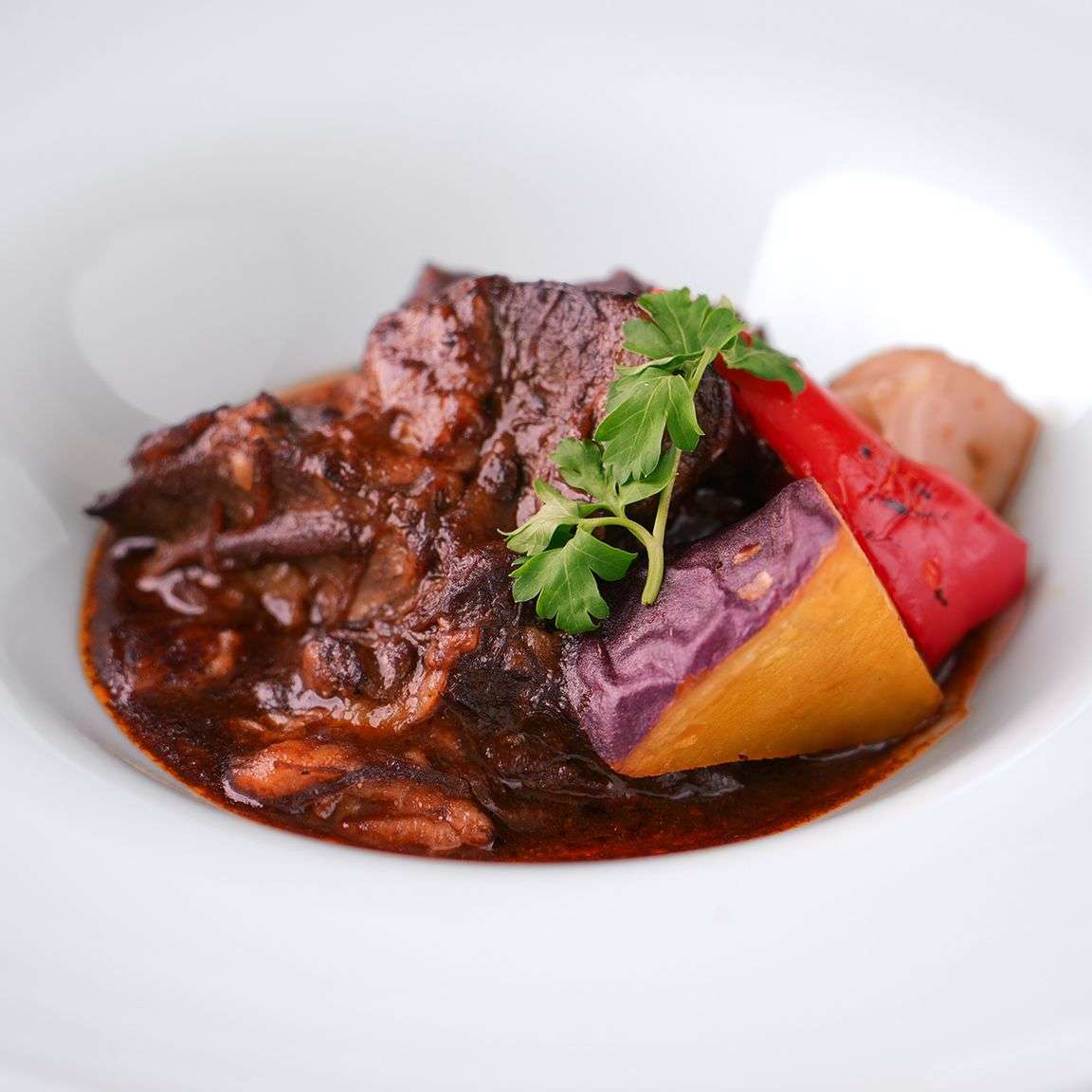 黒毛和牛のストラコット　赤ワイン八丁味噌煮込み