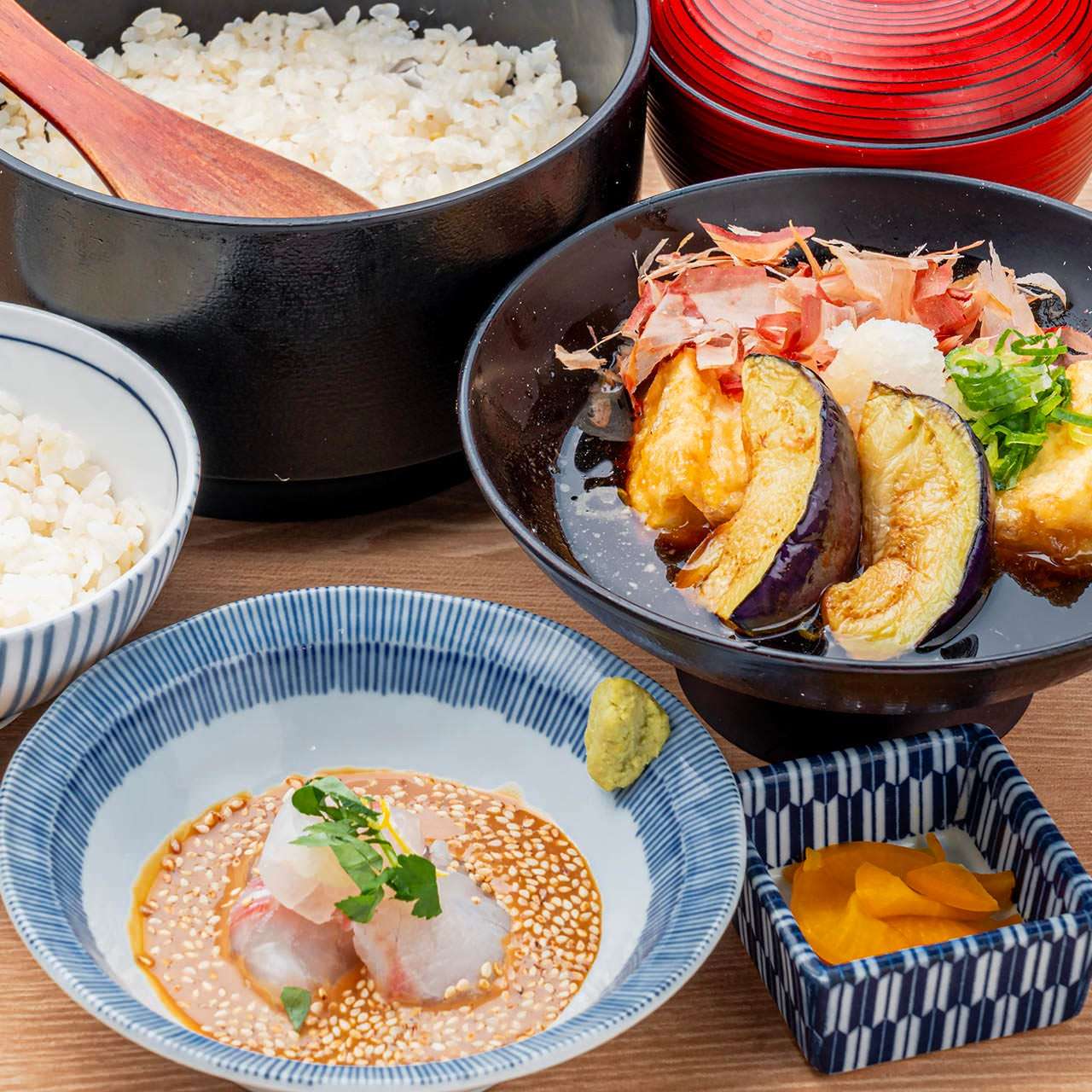 鯛めし食べ放題　鯛胡麻刺しと揚げ出汁豆腐