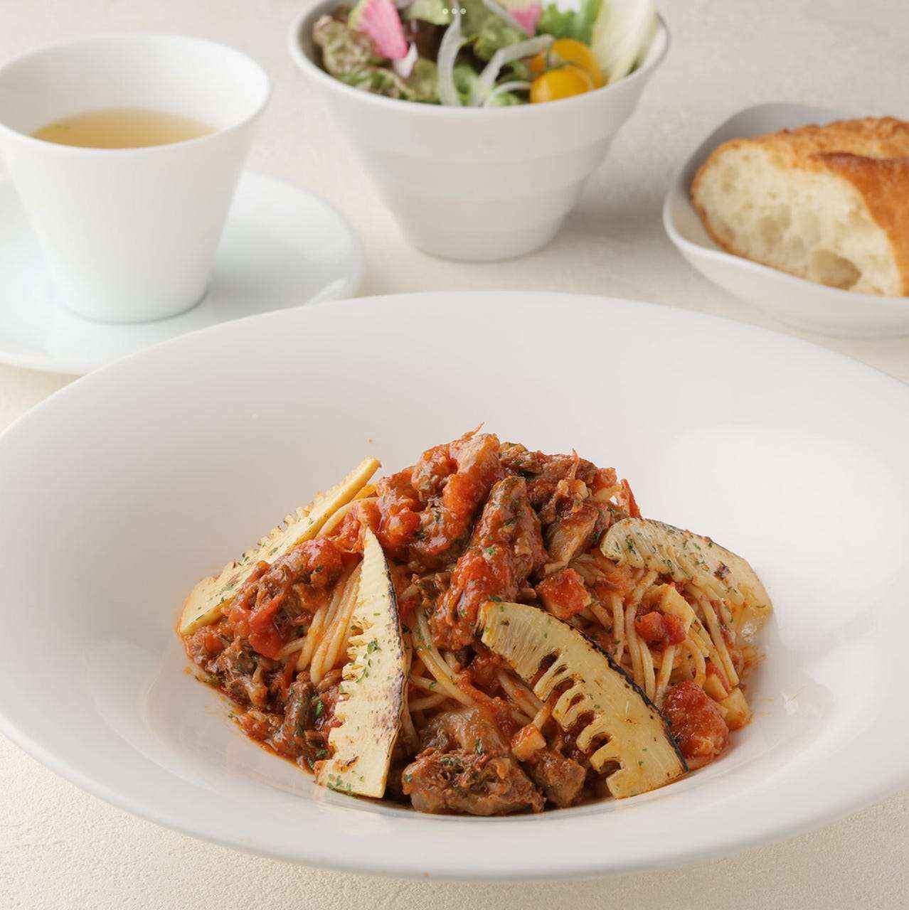 牛肉ラグーと筍のトマトスパゲティ