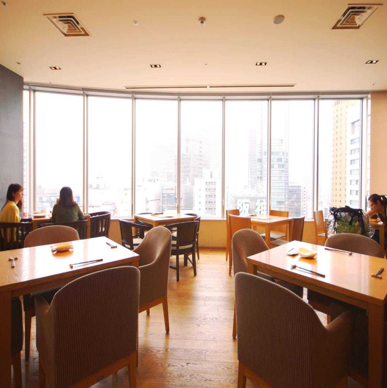 Main dining table seating for 2-3 people