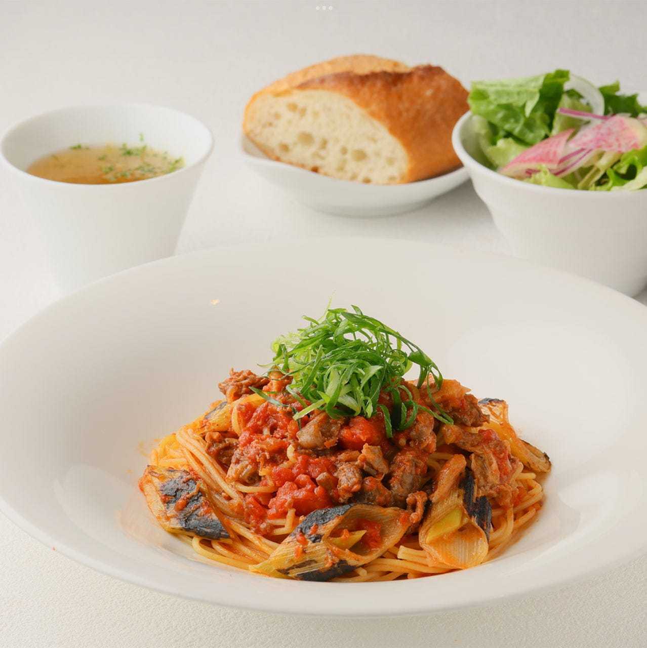 牛肉ラグーと焼き葱のトマトスパゲティ（11月25日～）