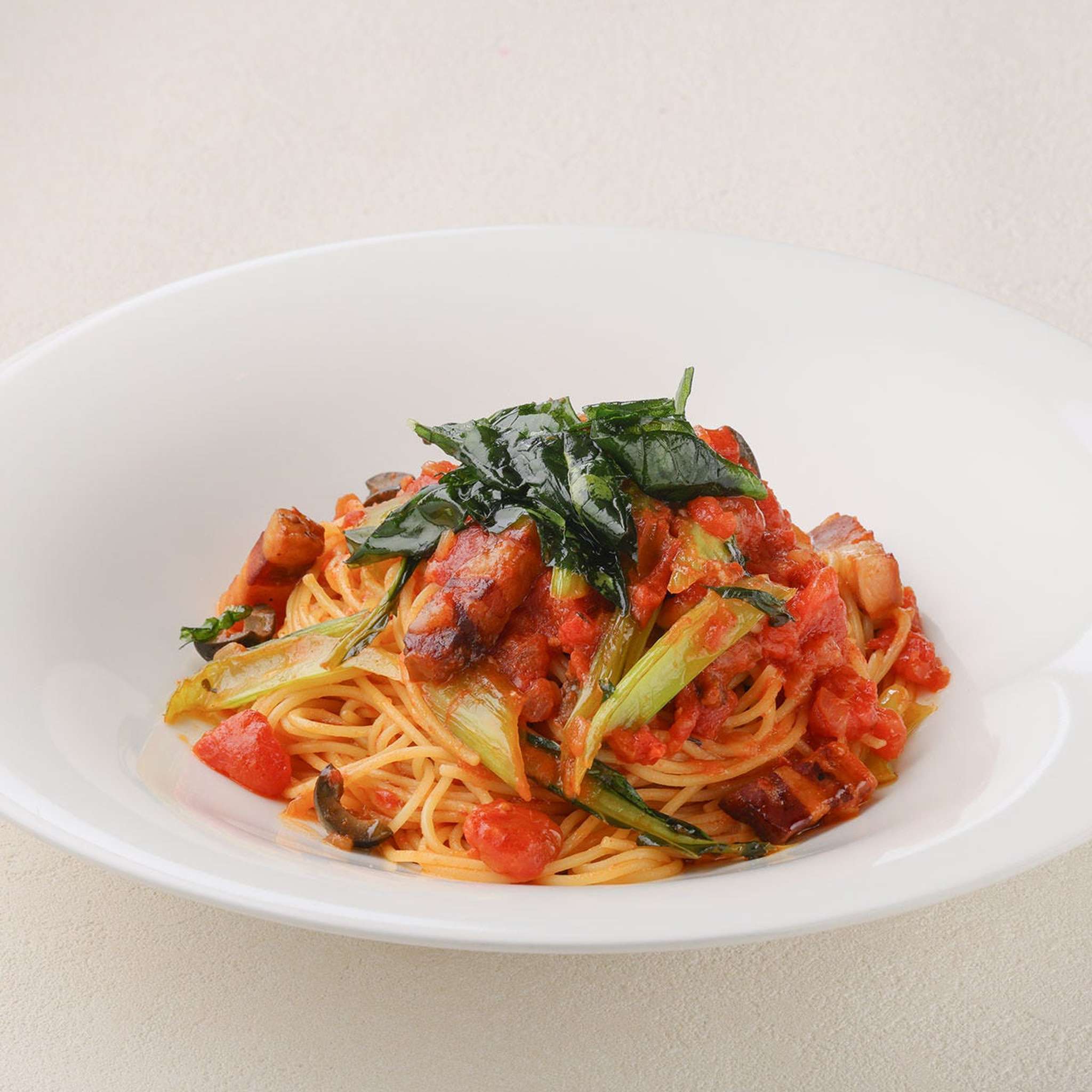 パンチェッタと小松菜のトマトスパゲッティ