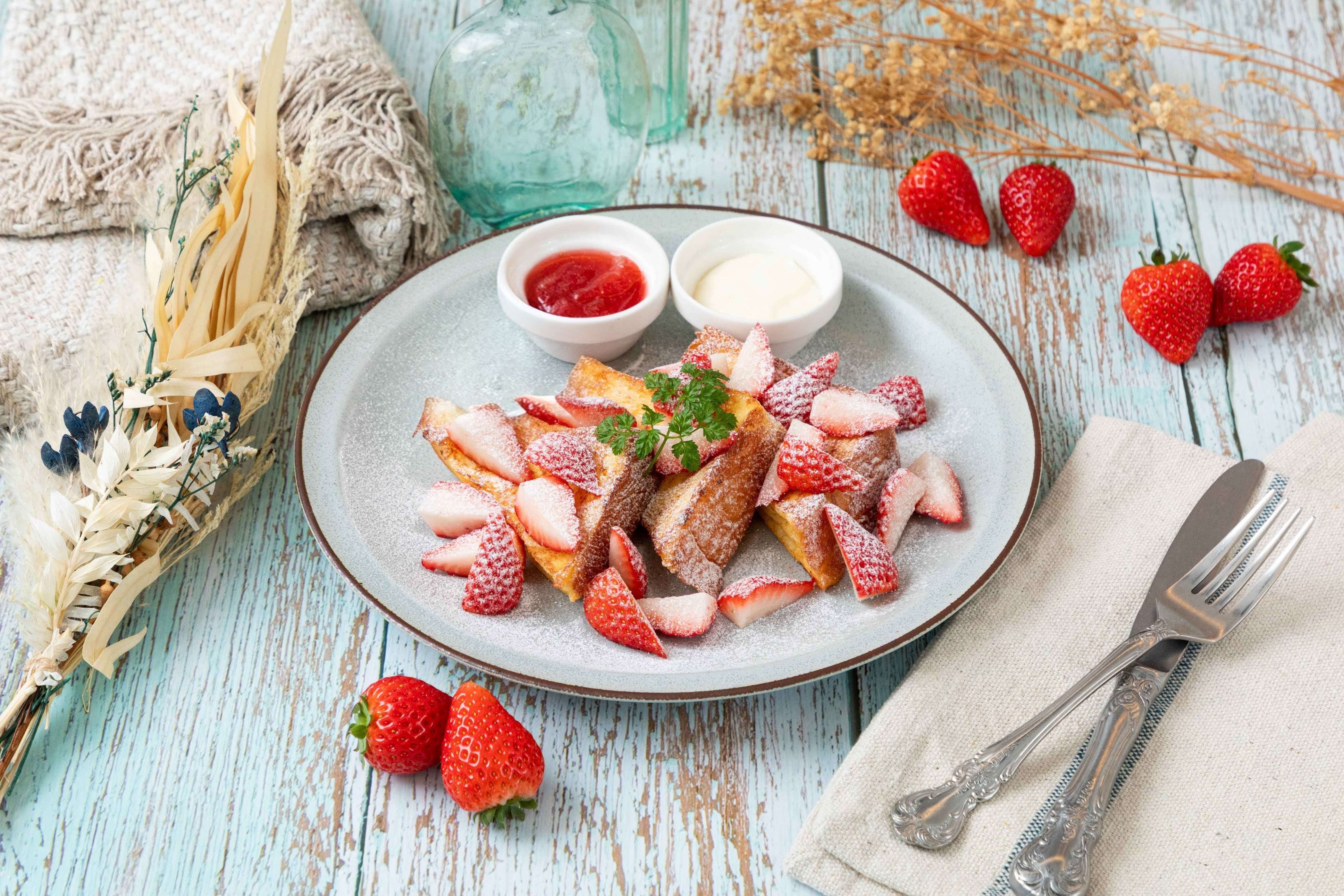 北国フレンチトースト　季節のフルーツ（いちご）・純生クリームのエスプーマ