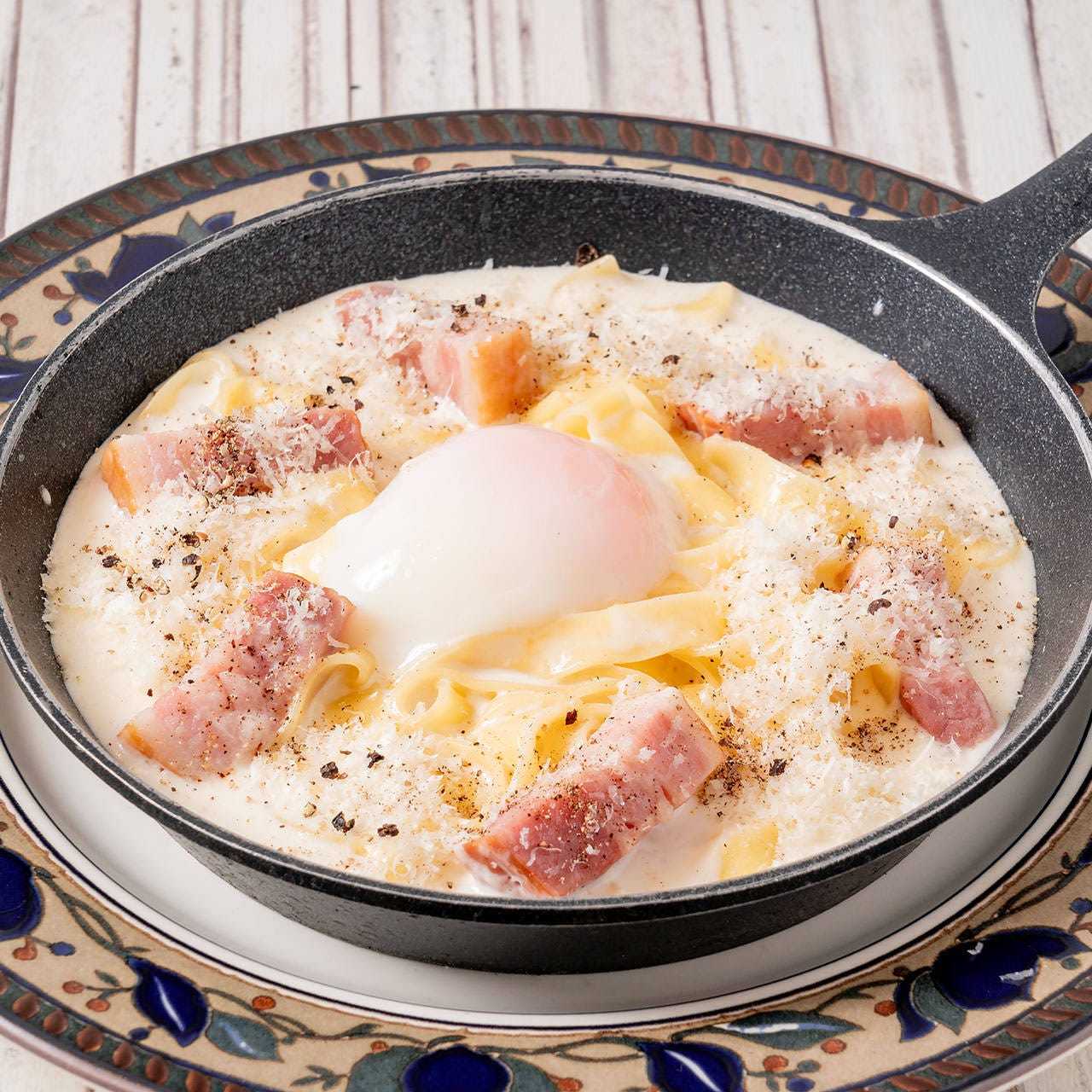 北海道4種チーズと温泉玉子の濃厚カルボナーラ