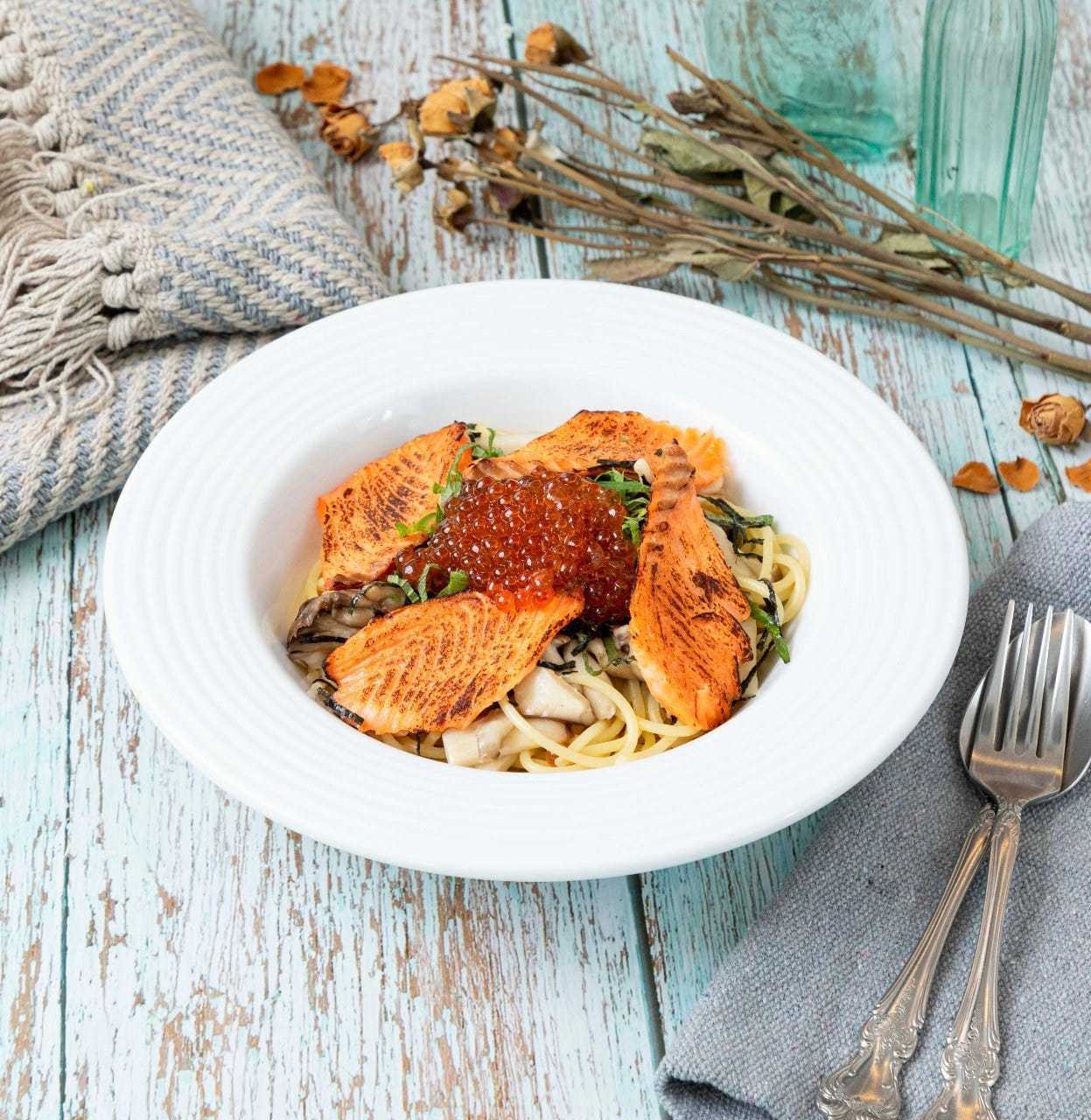 炙りサーモンといくらの柚子胡椒パスタ