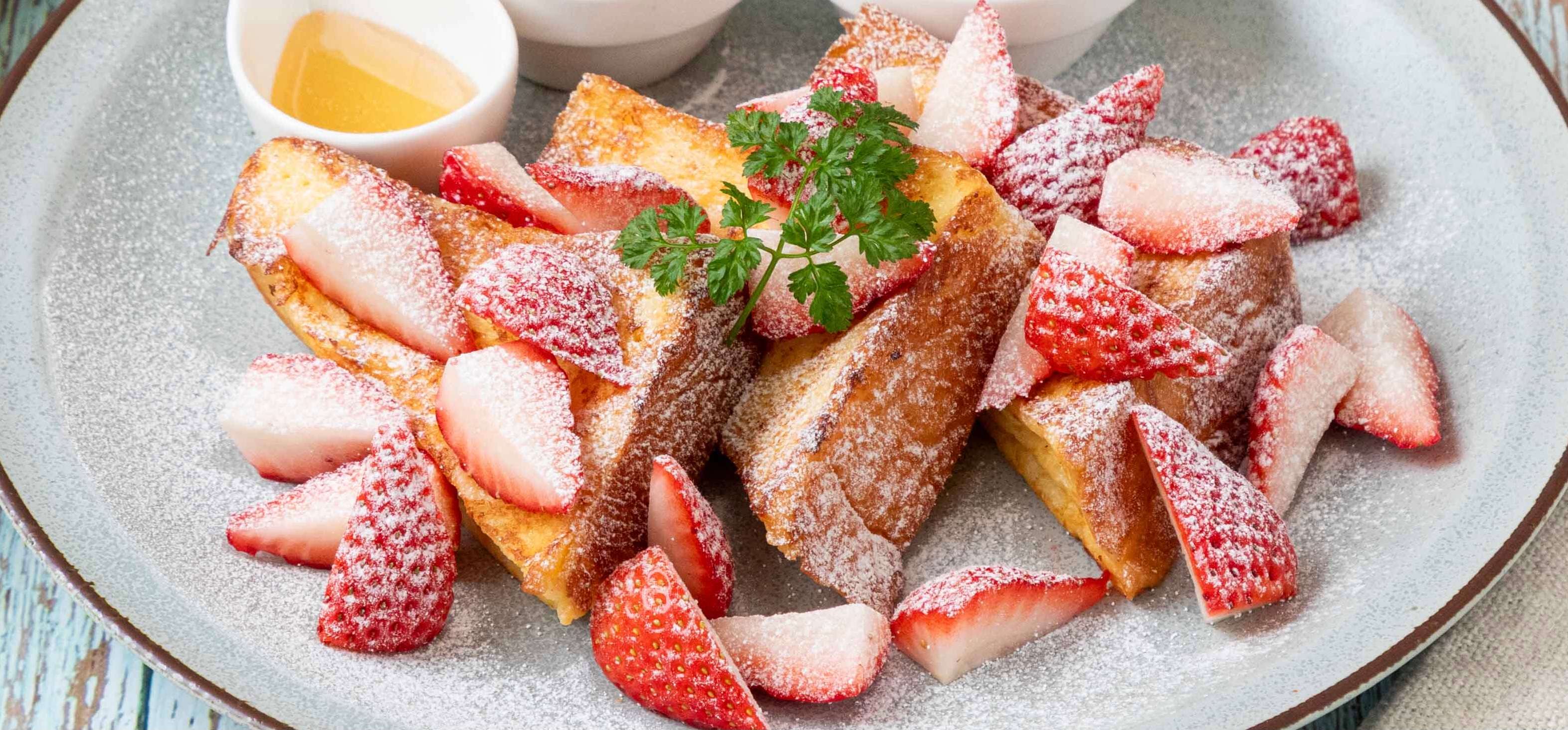 北国フレンチトースト　季節のフルーツ（とちあいか）・純生クリームのエスプーマ