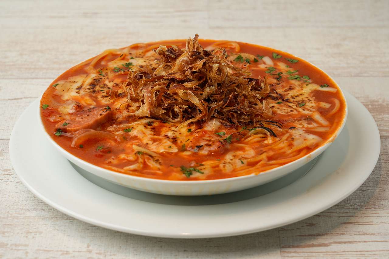 【溺れるパスタ】淡路玉ねぎと焼きチーズに溺れる"アマトリチャーナ"