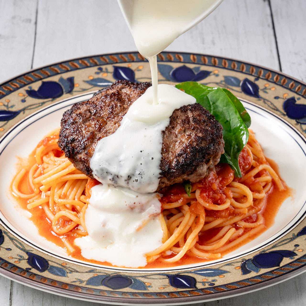 黒毛和牛ハンバーグパスタ ロッソ ～北海道チーズと濃厚トマトソース～