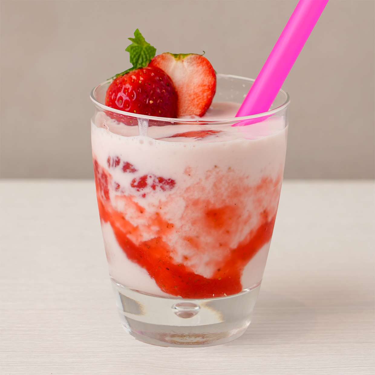 苺のフローズンヨーグルト