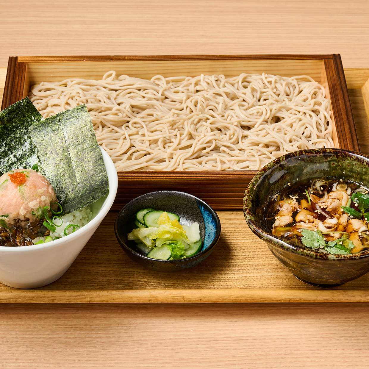 せいろ蕎麦　ばくだん海鮮丼セット