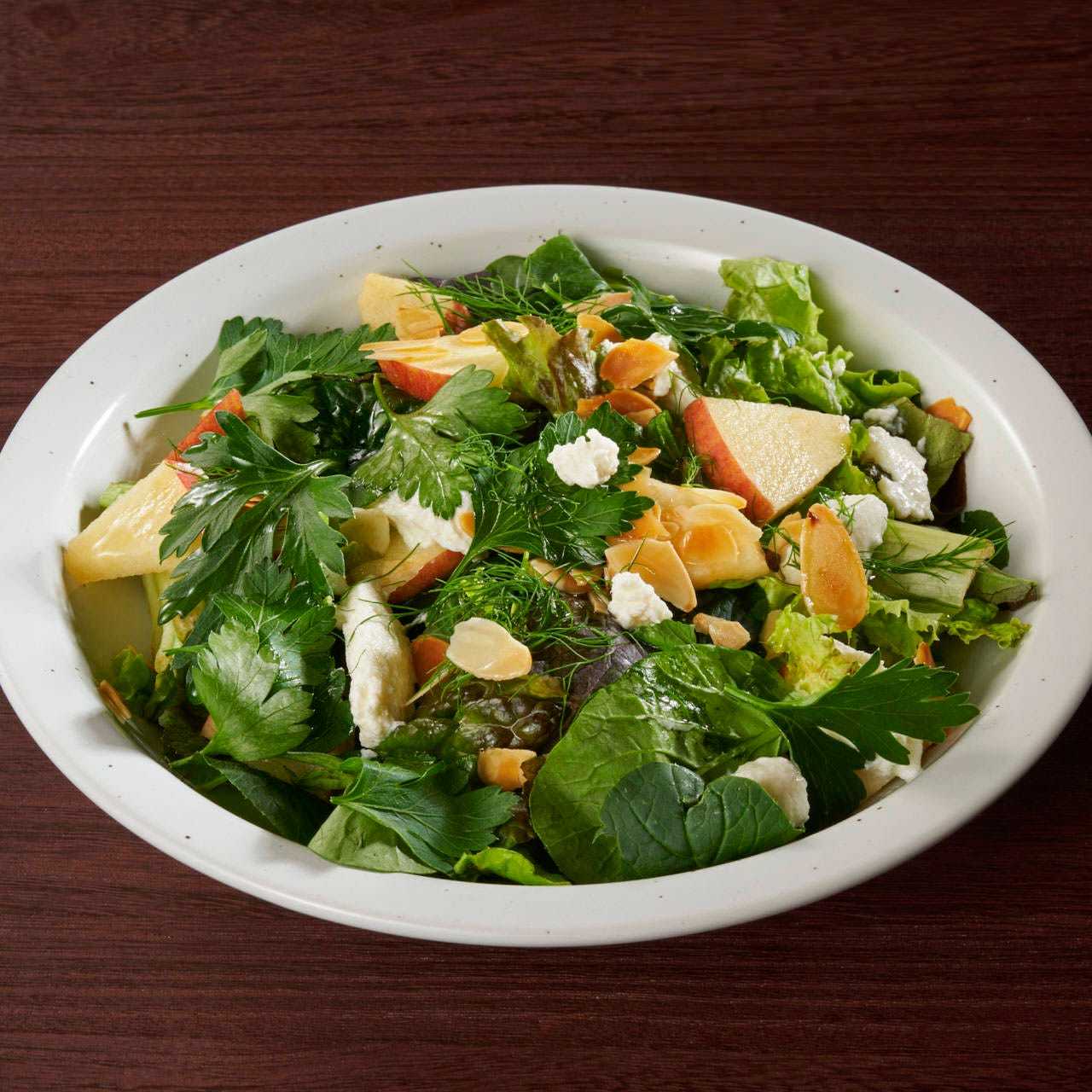 リコッタチーズとハーブのサラダ