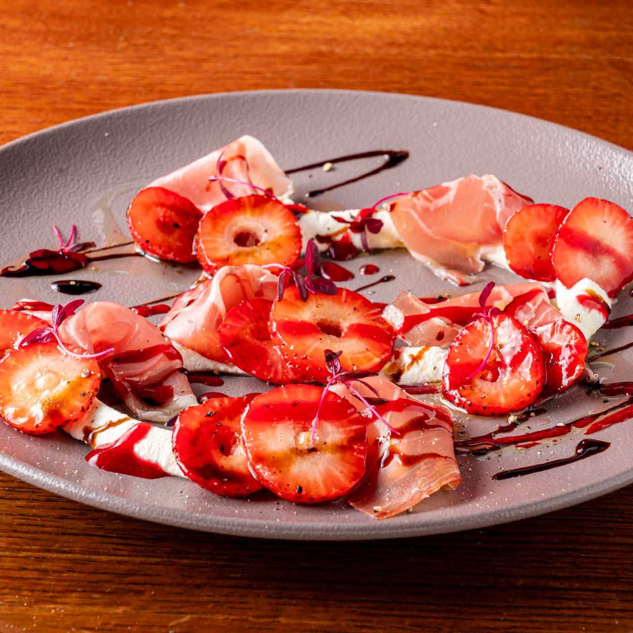 旬の果物と生ハム、マスカルポーネ