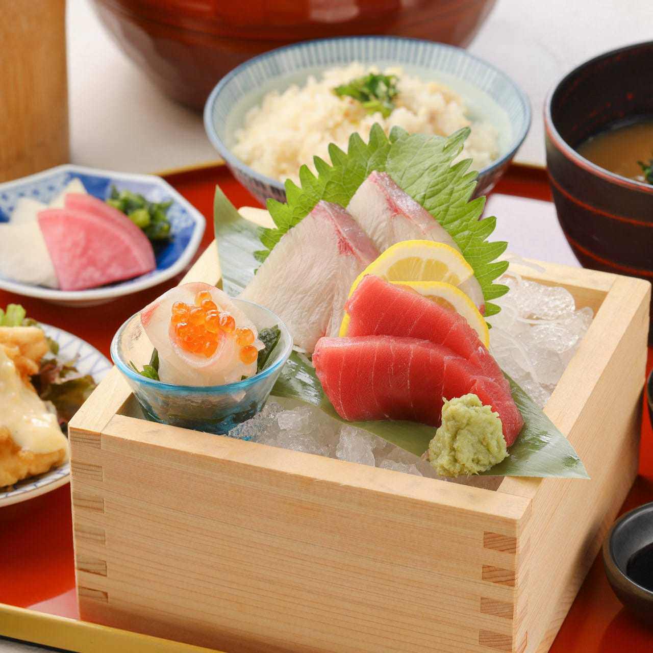 刺身盛り合わせ～鮪・鰤王・真鯛いくらのせ～