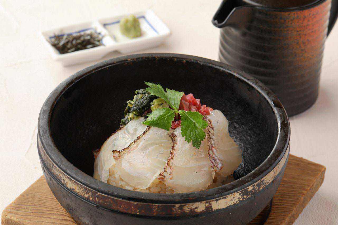 진 도미의 돌 구이 매실 밥 도미 차 절임