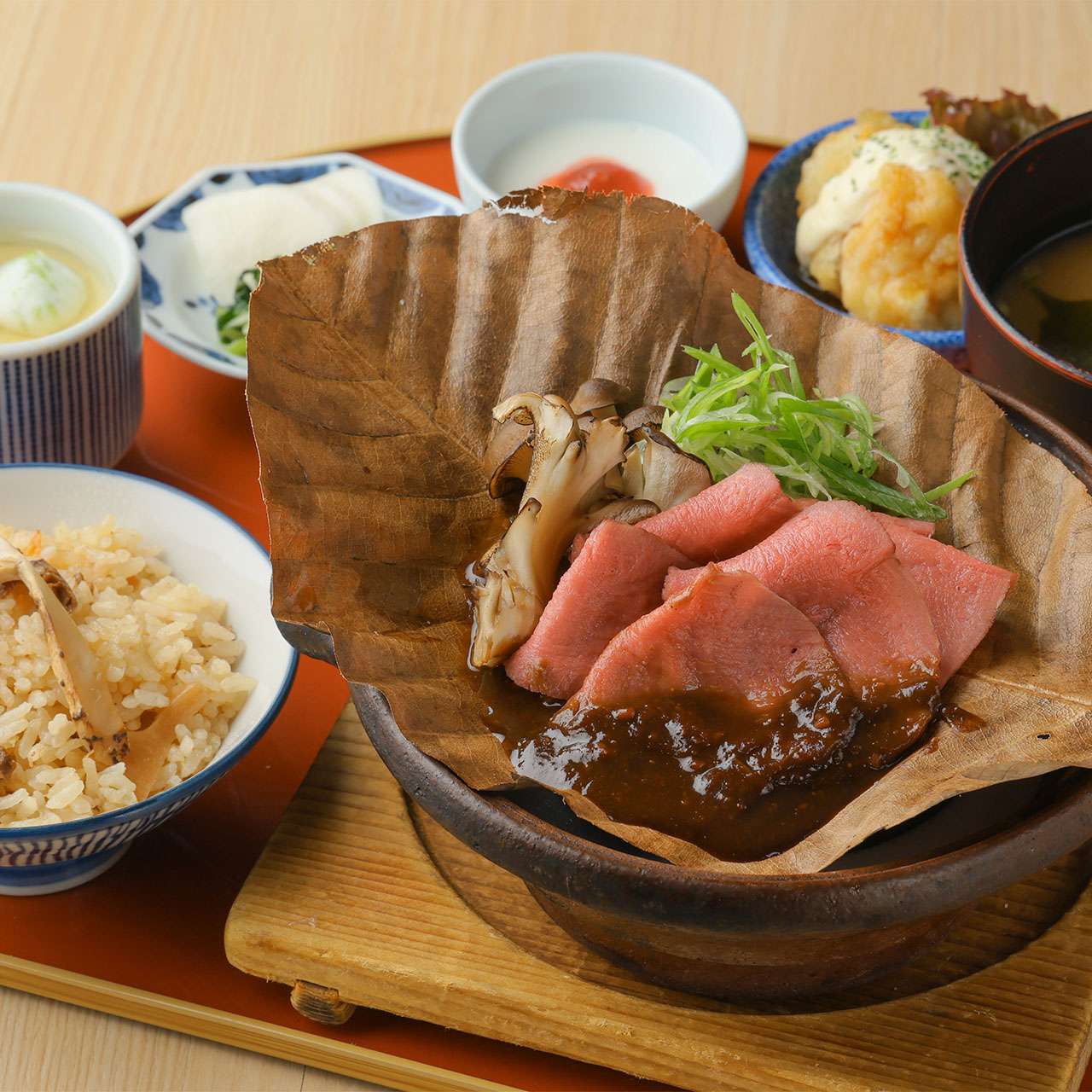 【期間限定】牛たんと茸の朴葉焼き御膳　牡蠣葱味噌