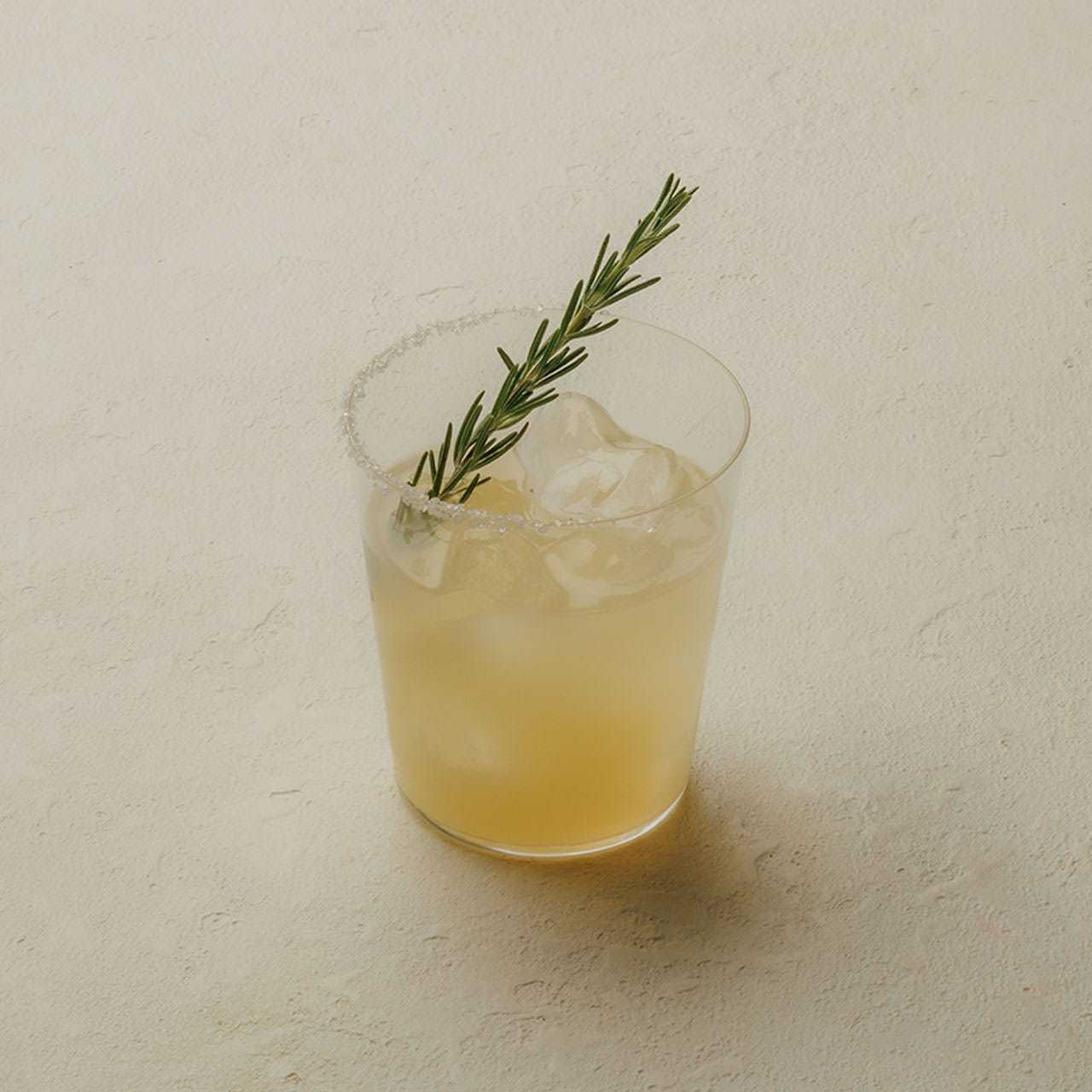 レモングラス とローズマリーのソルティドッグ