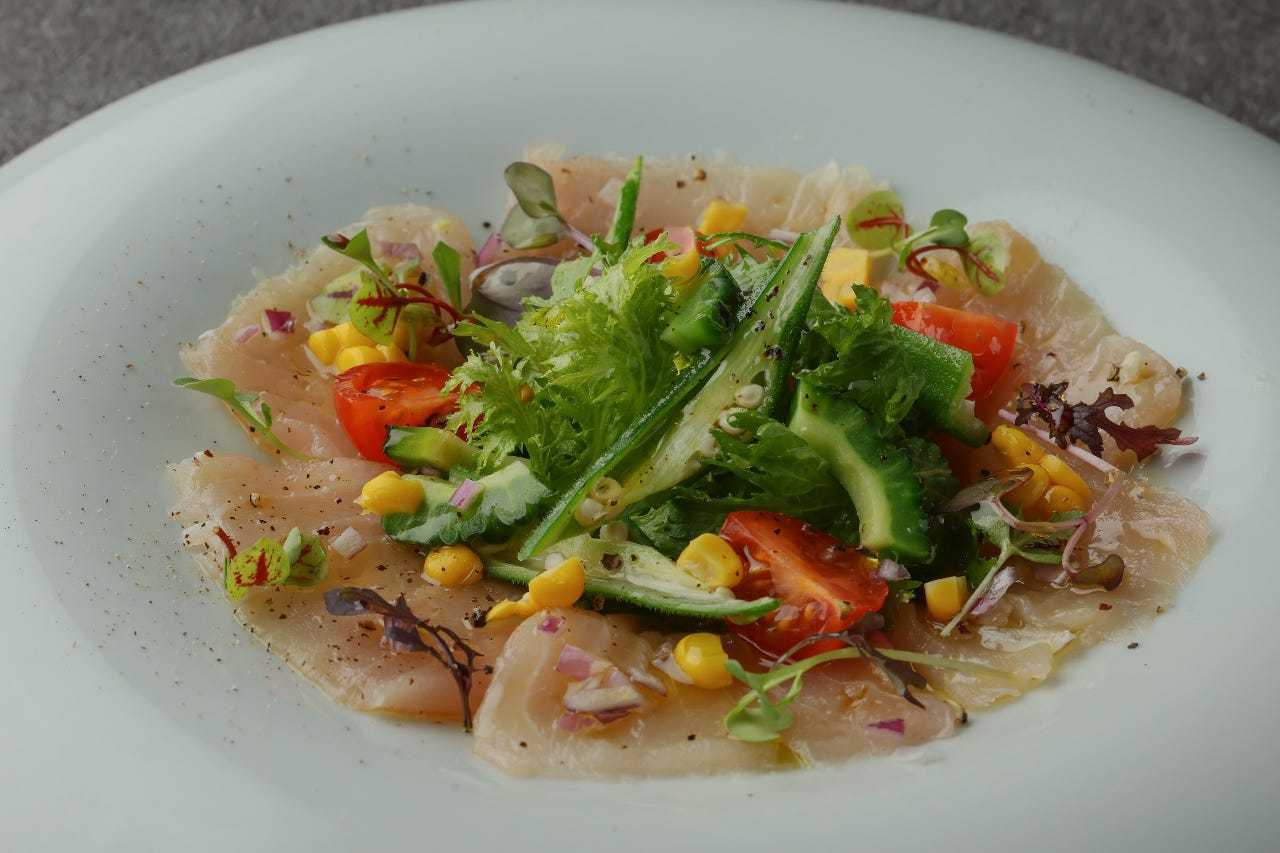 ビンチョウマグロと夏野菜のカルパッチョ　～ラビゴットソース～