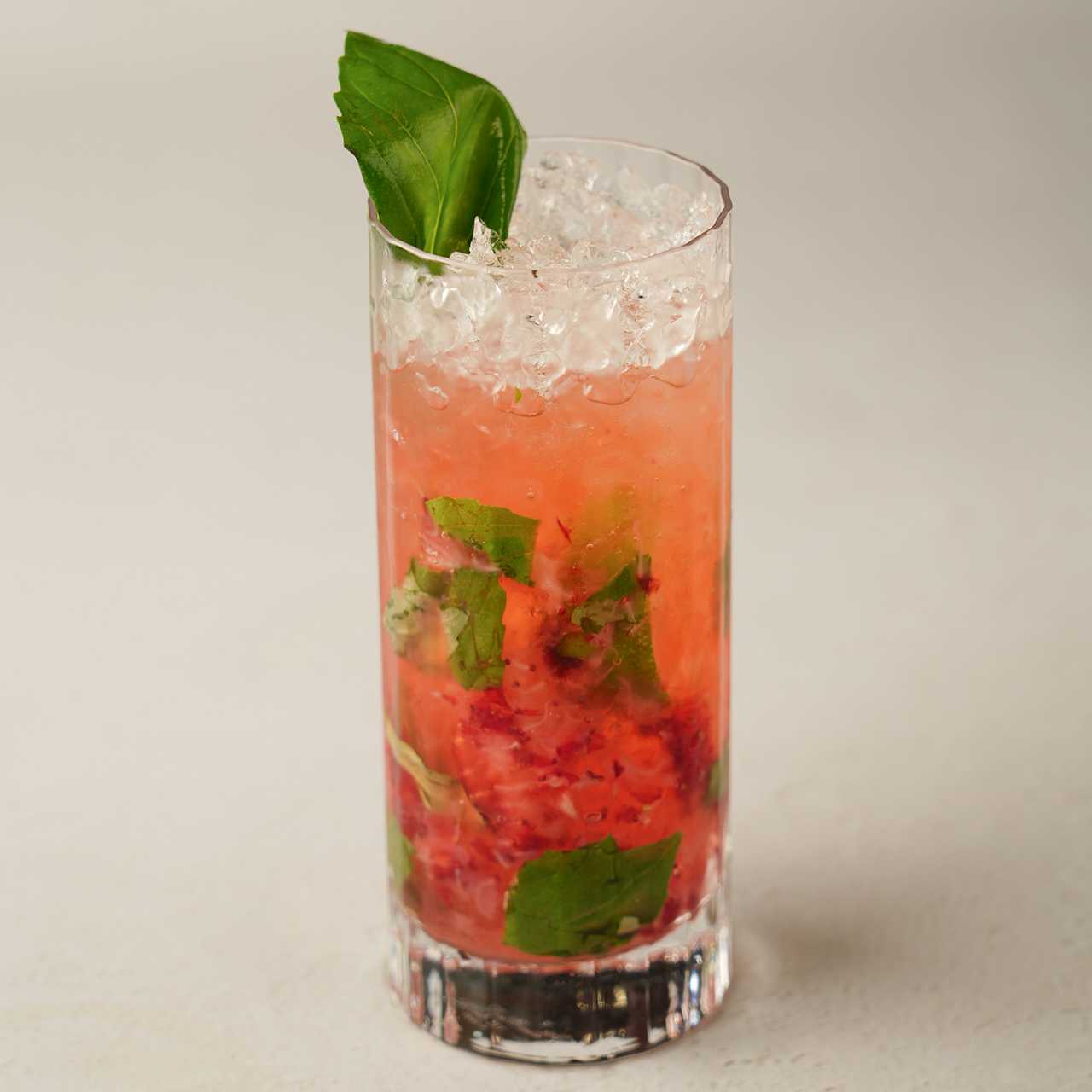 イチゴとバジルのモヒート