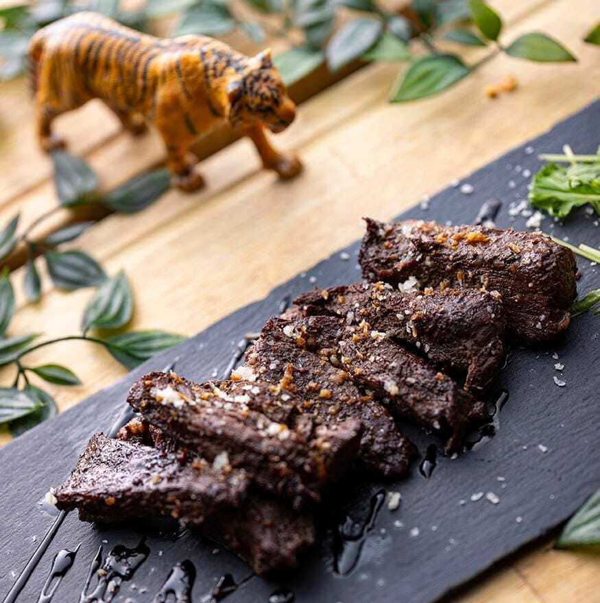 牛のハラミのバラサミソース