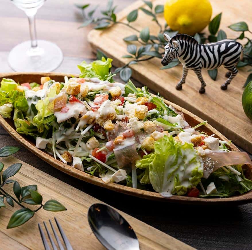 生ハムとクリームチーズのシーザーサラダ